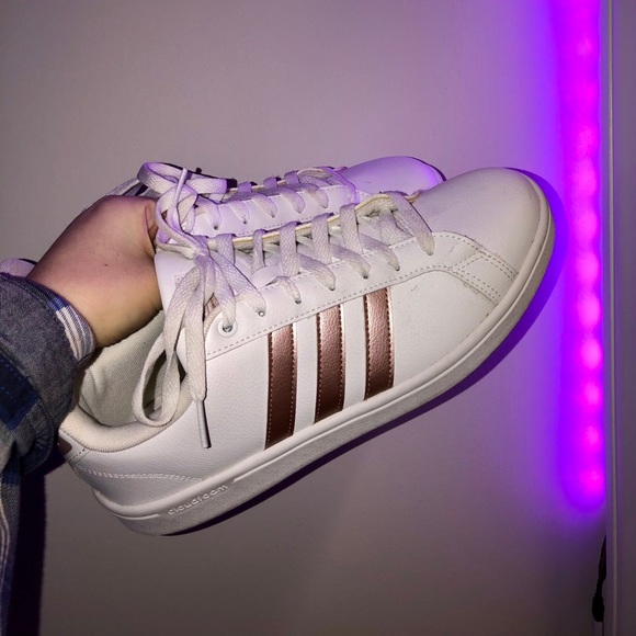 White women’s Adida sneakers - Picture 3 of 4